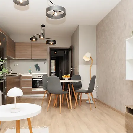к's Living With Free Parking Apartment