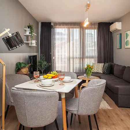 к's Living With Free Parking Apartment